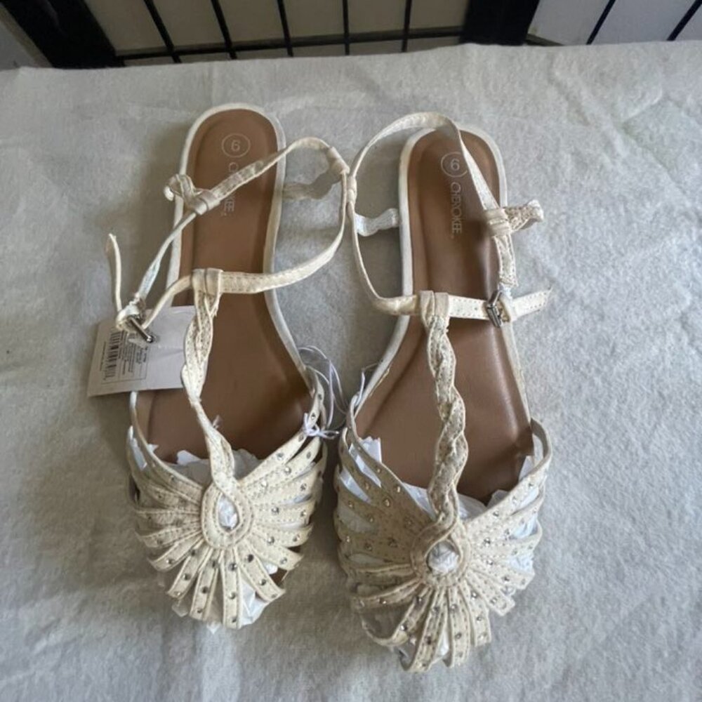 NWT Cherokee Beige Blingy Sandals Size 6